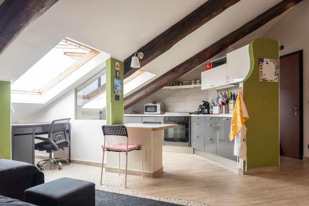 Cozy Attic In The City Center Турин Экстерьер фото