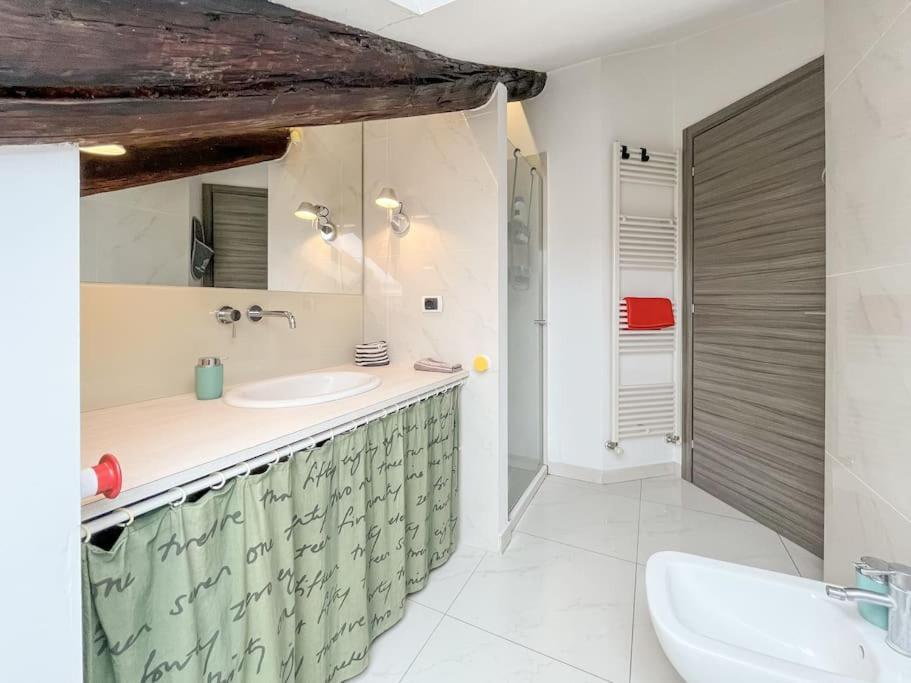 Cozy Attic In The City Center Турин Экстерьер фото